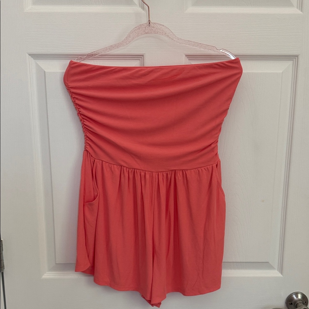 Coral strapless  Romper